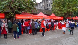 学雷锋 树新风——柳州市工人医院志愿者组团开展义诊活动