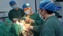 清廉工医·仁医仁术｜脑起搏器手术助力“帕友”重回精彩人生