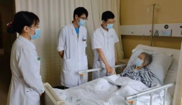 七旬阿婆突然呕血，想不到竟是食管裂孔疝惹的祸