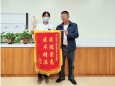 中医治疗晚期癌症患者 家属送来锦旗致谢