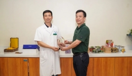 我院普通外科一病区吴东波团队达芬奇机器人胃肠肿瘤手术突破100例！