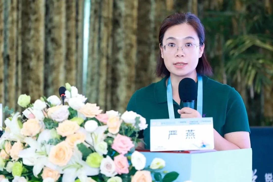 严燕.jpg
