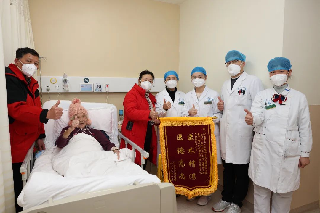 《点赞》 欧文慧 摄.JPG