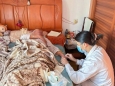 做社区百姓的“健康守门人”！社区医生上门为91岁老人提供免费健康体检