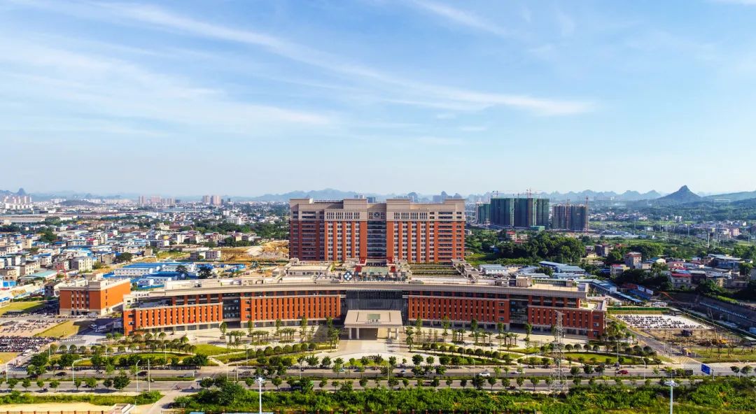 (微信图)新院标准照，正面.jpg