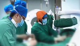 我院血管介入外科一例复杂腹主动脉腔内手术被《血管资讯》收录