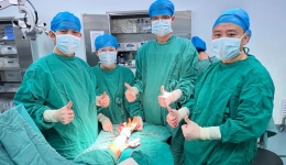 “乾坤大挪移”！我院创伤修复烧伤整形外科成功利用高难度游离皮瓣移植术为重度电击伤患者保肢