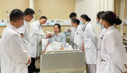 广西首例！免充气经口腔前庭入路达芬奇机器人辅助腔镜左上纵膈肿瘤切除术在我院顺利完成