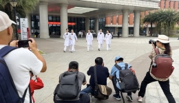 用镜头诠释医者“镜”界，我院举行“迎90华诞 展工医风采”摄影大赛采风活动