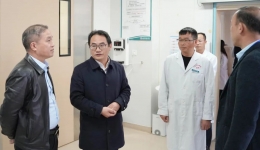 柳州市工人医院党委书记黎荣山一行到三江县人民医院调研