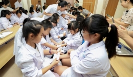 萌娃变身“急救小能手”——我院成功举办第二期“科普向未来·童筑科技梦”活动