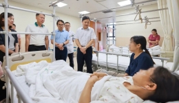 自治区卫生健康委党组成员、副主任黎君君赴柳召开震后医疗救治工作部署会